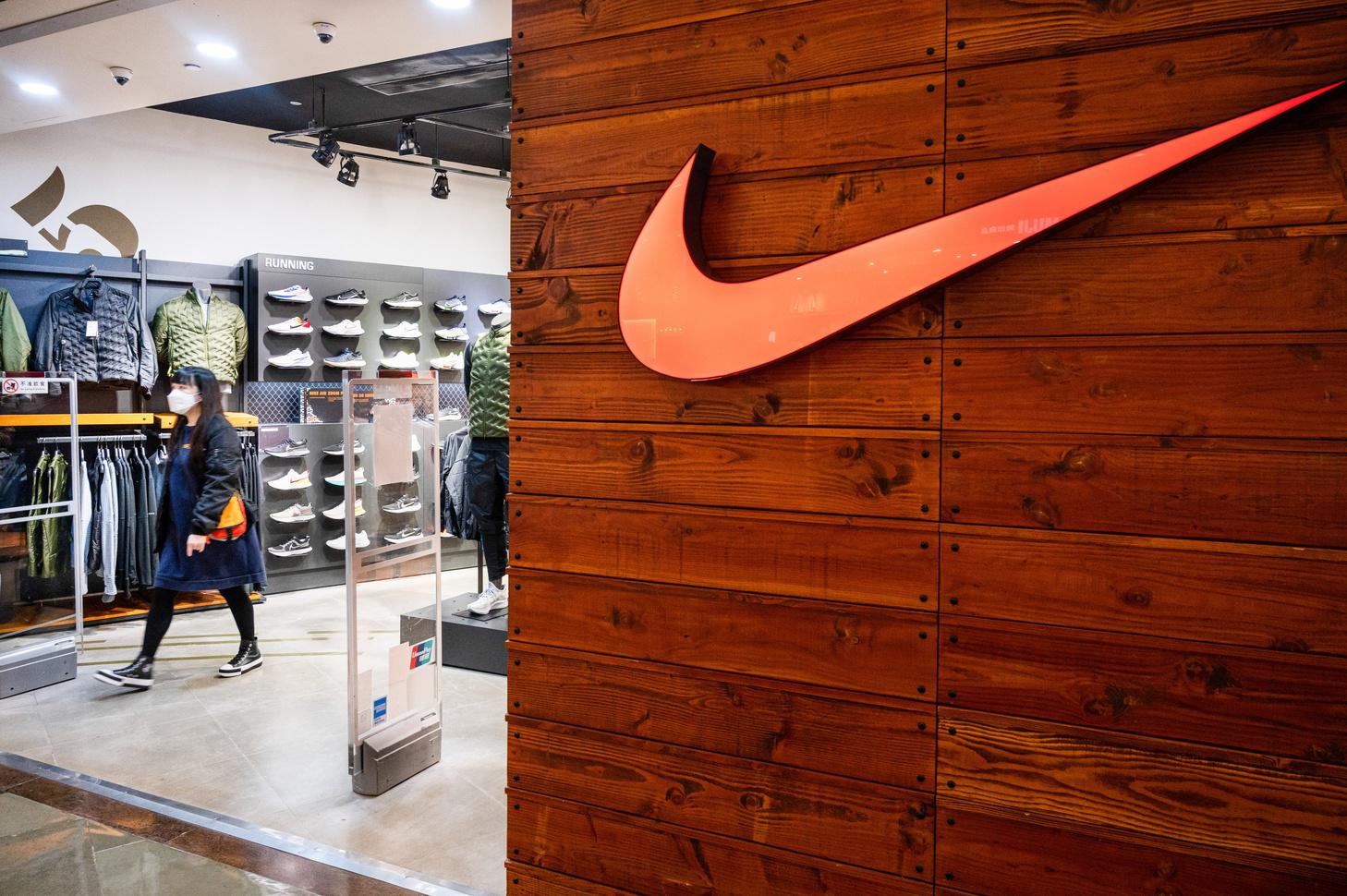 Ucraina, la Nike annuncia la chiusura definitiva dei suoi negozi in Russia