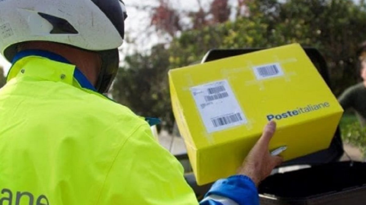 Spedizione per fuorisede: sentirsi a casa grazie al pacco celere di Poste Italiane