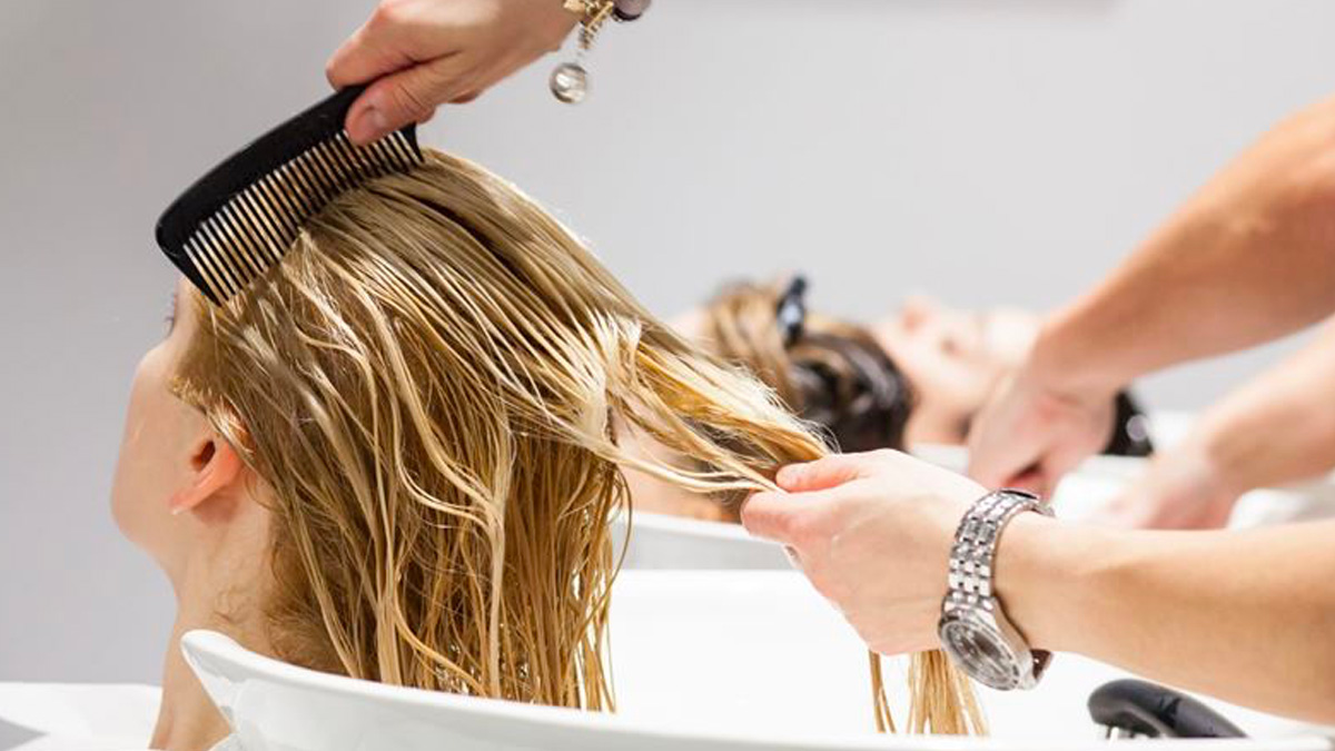 Siccità, a Castenaso è vietato lavarsi due volte i capelli dal parrucchiere