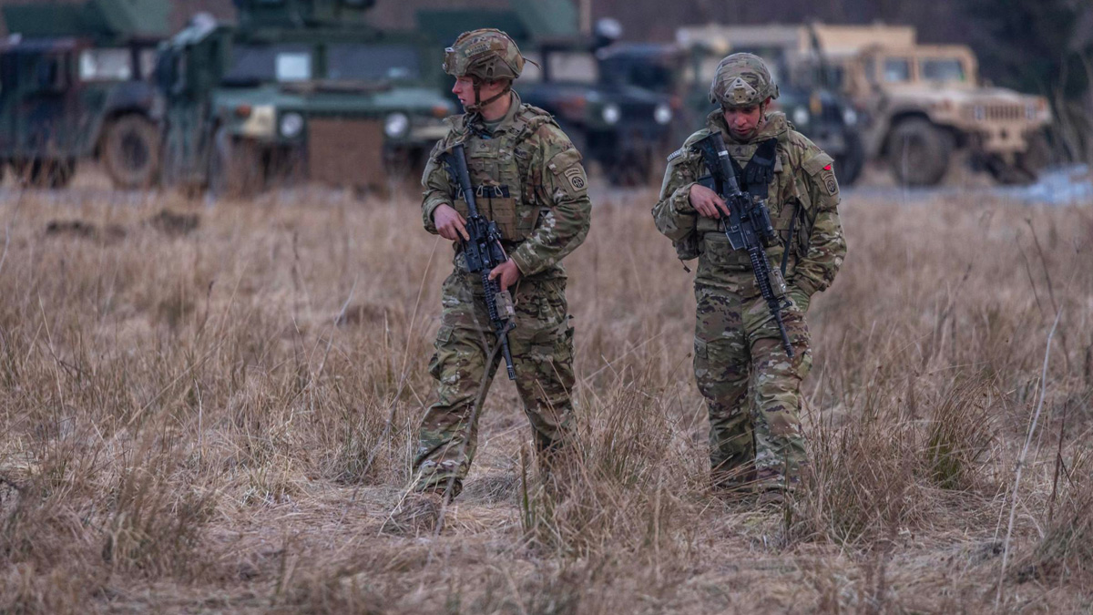 Ucraina, la Polonia chiede più truppe alla Nato: "Dobbiamo essere pronti in caso di minaccia"