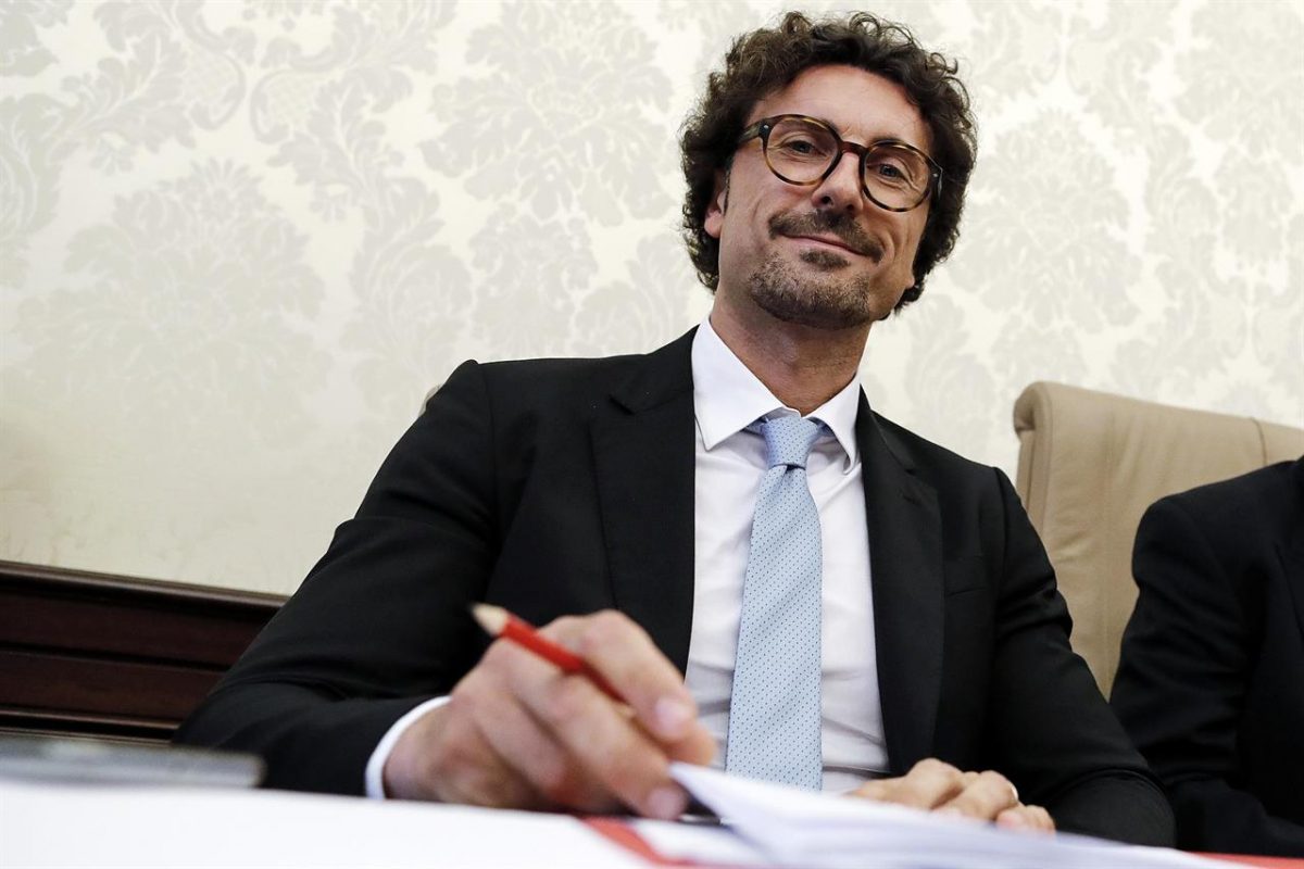 Europee, Toninelli: "Il M5s non è più rivoluzionario, manca Beppe Grillo. Lui faceva sognare le persone..."