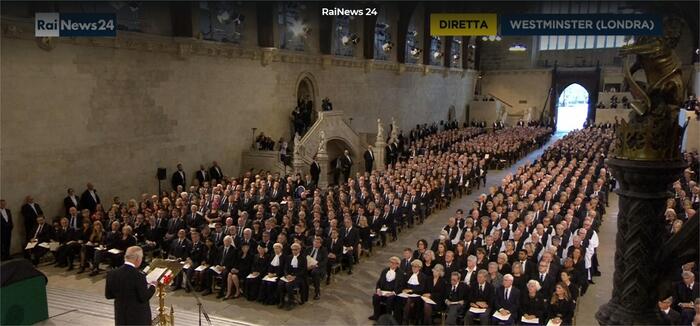 Carlo in Parlamento, per la prima volta da Re: le foto e il discorso a Westminster