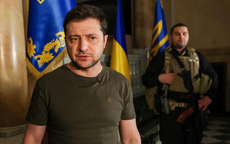 Zelensky accusa: "Stanotte 36 razzi sull'Ucraina, il mondo fermi questo terrore"