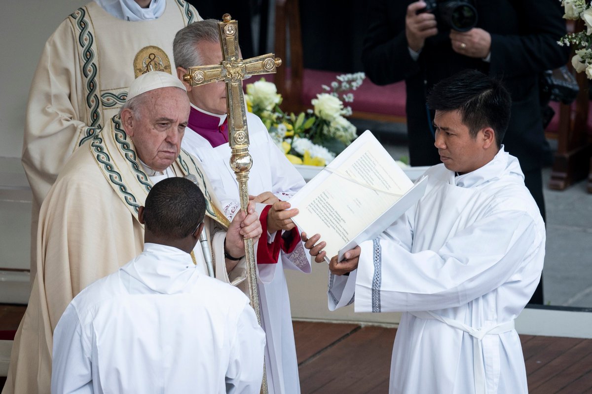 Il Papa: "L'esclusione dei migranti è scandalosa e criminale"