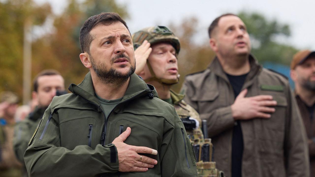 Bombe su Kiev, Zelensky: "I russi stanno cercando di distruggerci, teniamo duro"