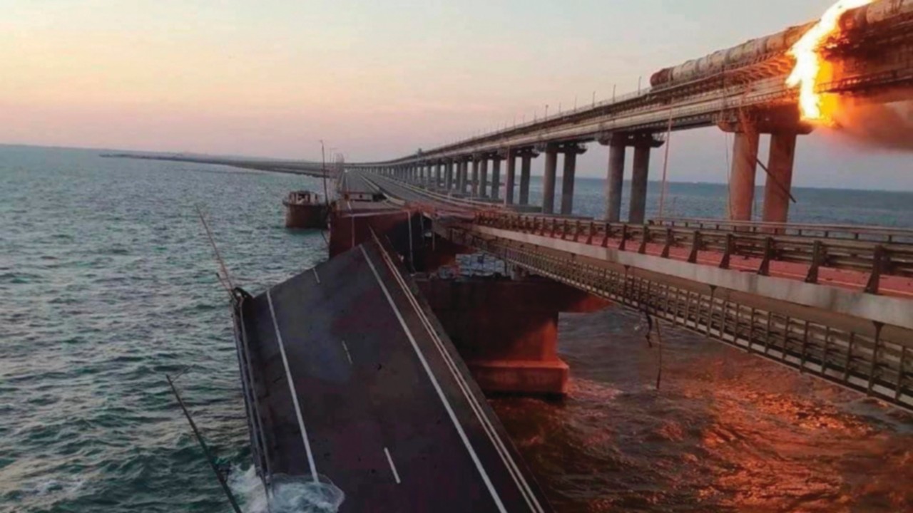 Il Ponte di Kerch riaperto a un traffico limitato dopo l'esplosione