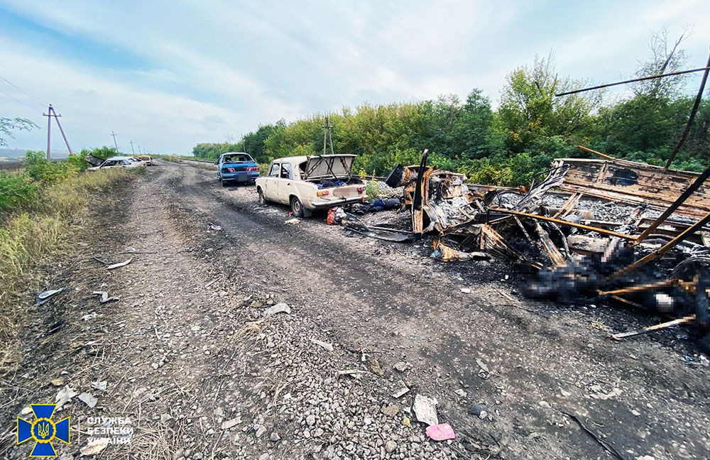 Ucraina, i russi bombardano un convoglio di profughi a Kharkiv: 20 morti tra cui 10 bambini