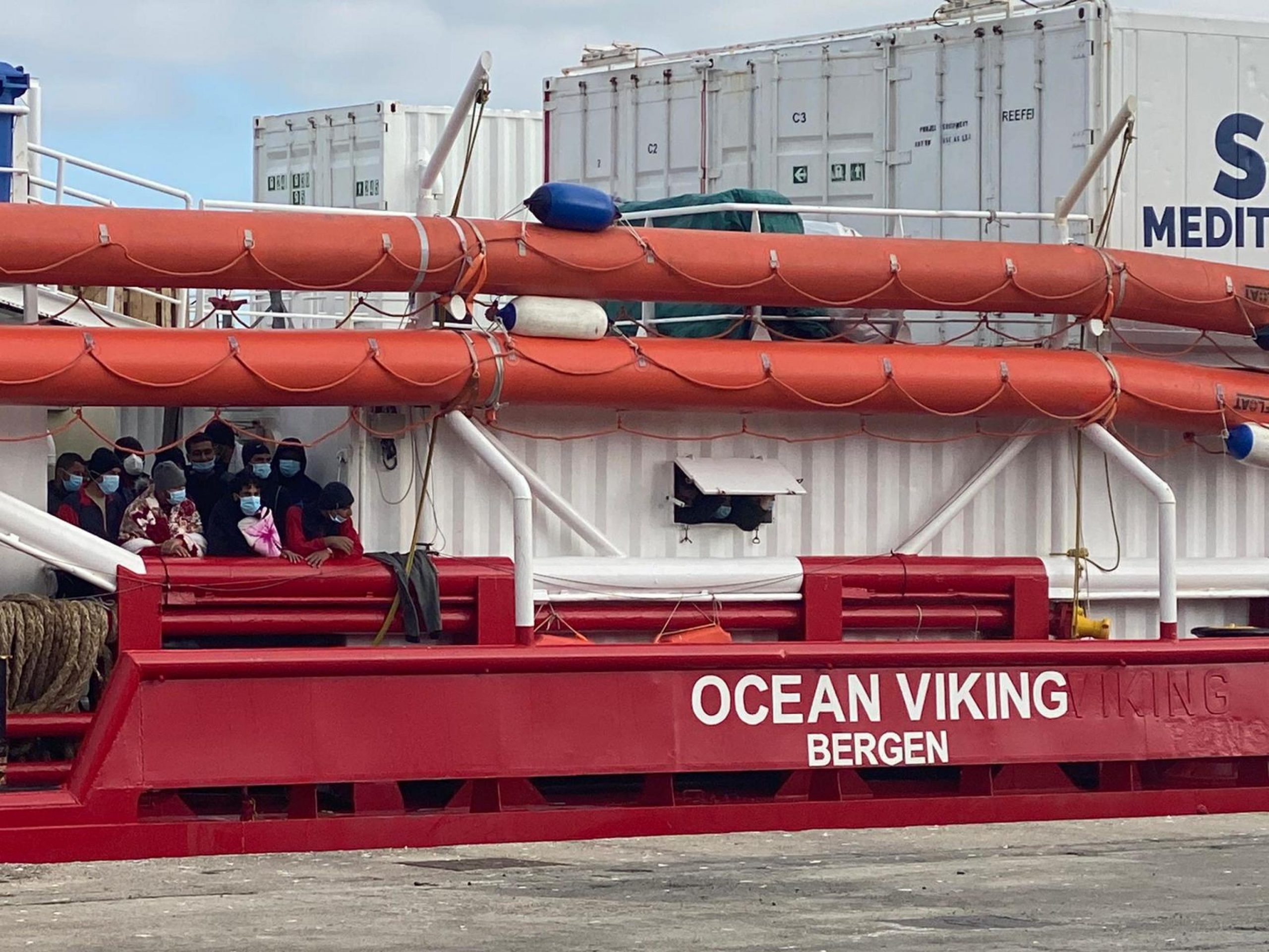 Migranti, il Viminale valuta il blocco navale per Ocean Viking e Humanity 1