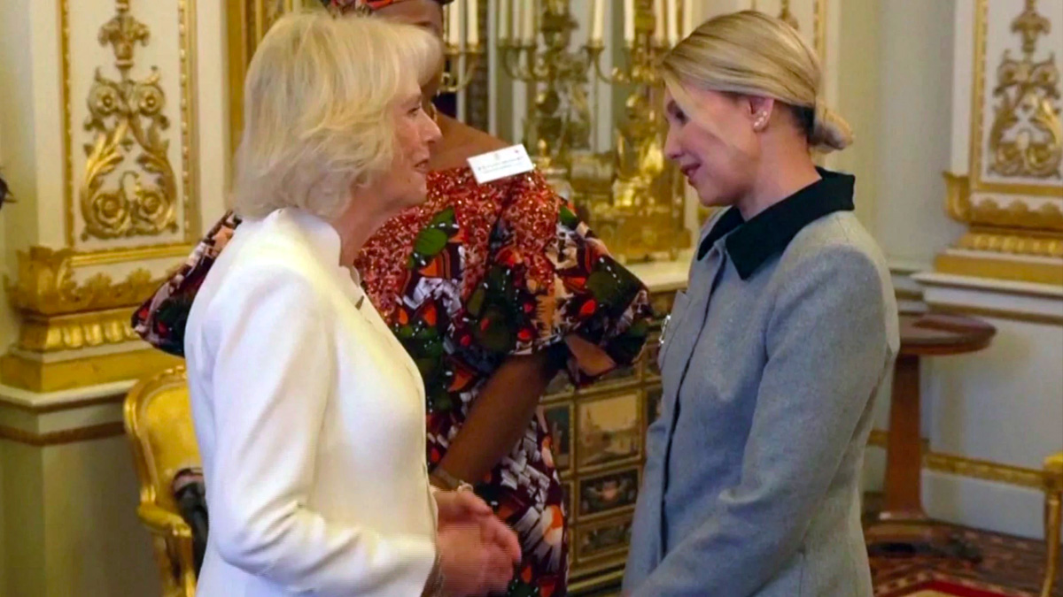 Ucraina, Zelenska incontra Camilla a Londra: "Le ho raccontato i crimini di Mosca contro donne e bambini"