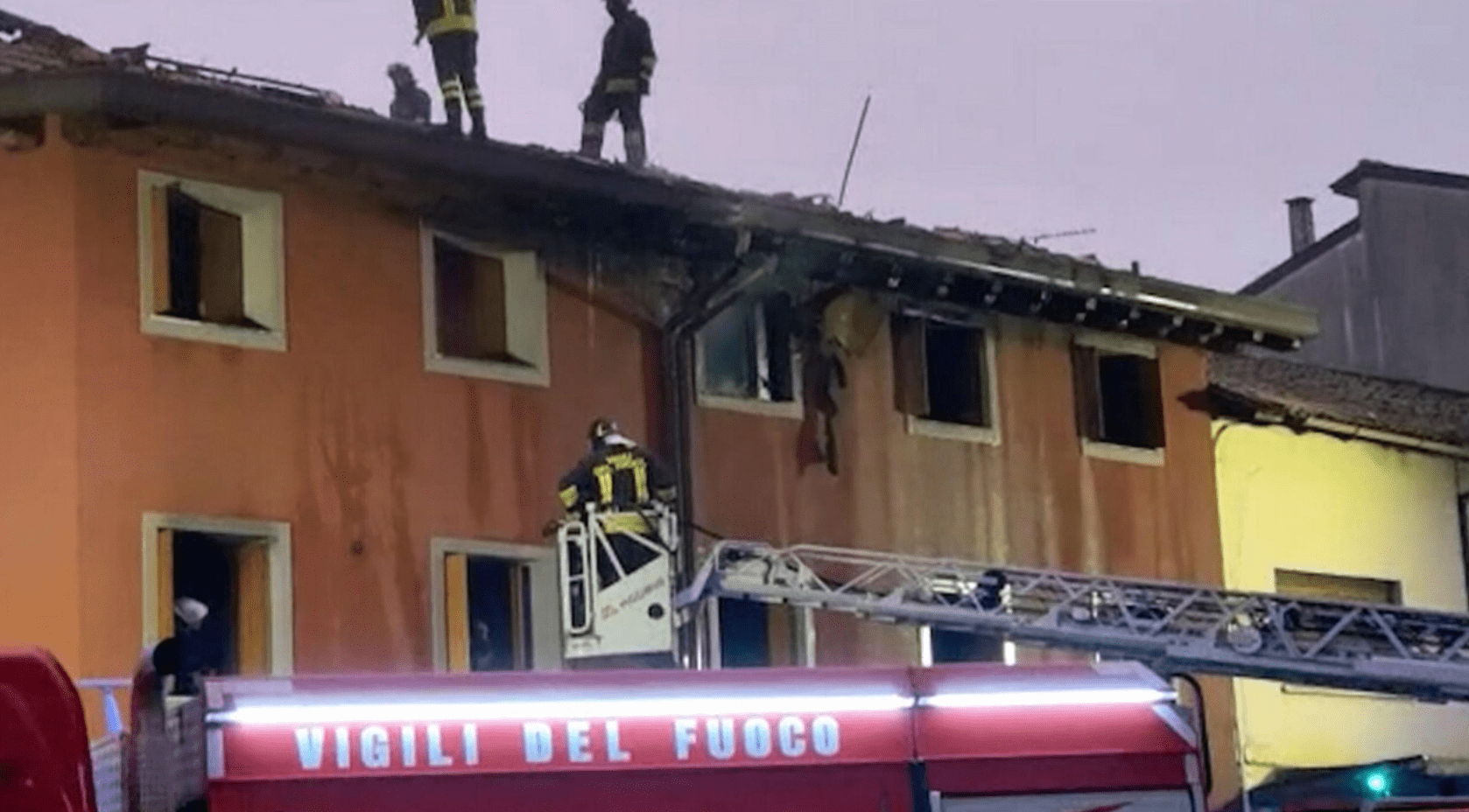 Rogo in una comunità per minori: i ragazzi si buttano dalle finestre, un morto