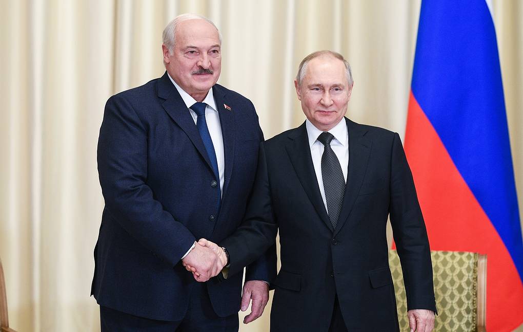 Lukashenko: "Pronti a produrre aerei d'attacco per la Russia"