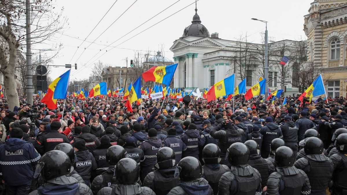 La Russia vuole controllare la Moldavia? Il Cremlino nega: "Sempre buone relazioni col vicinato..."