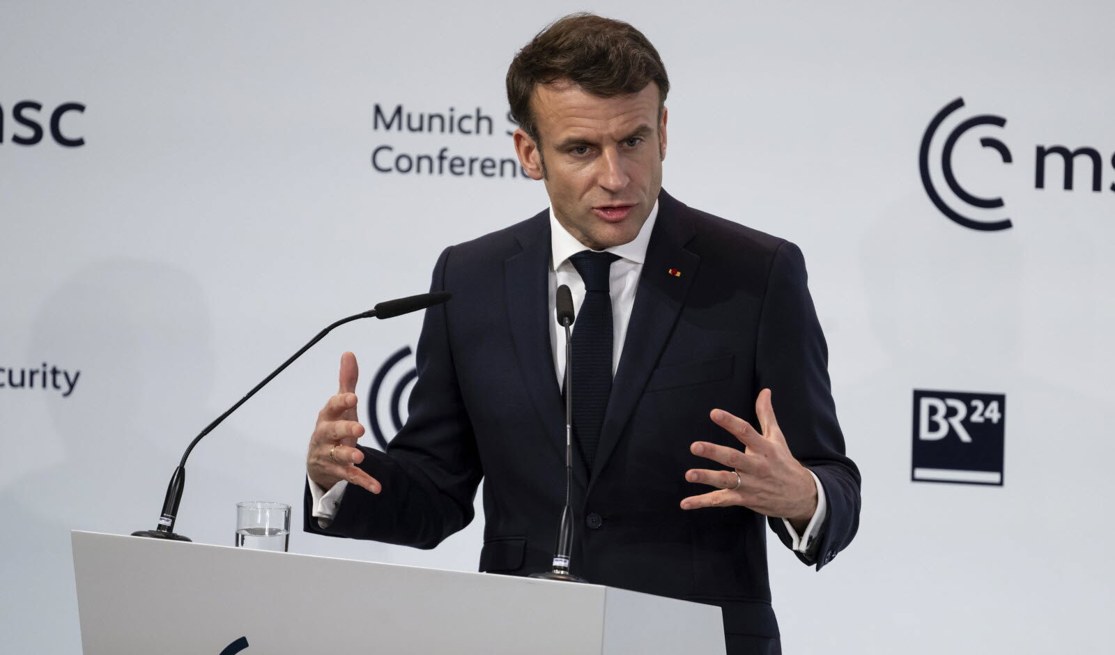 Macron si è detto indignato dagli attacchi israeliani che hanno ucciso molti sfollati a Rafah