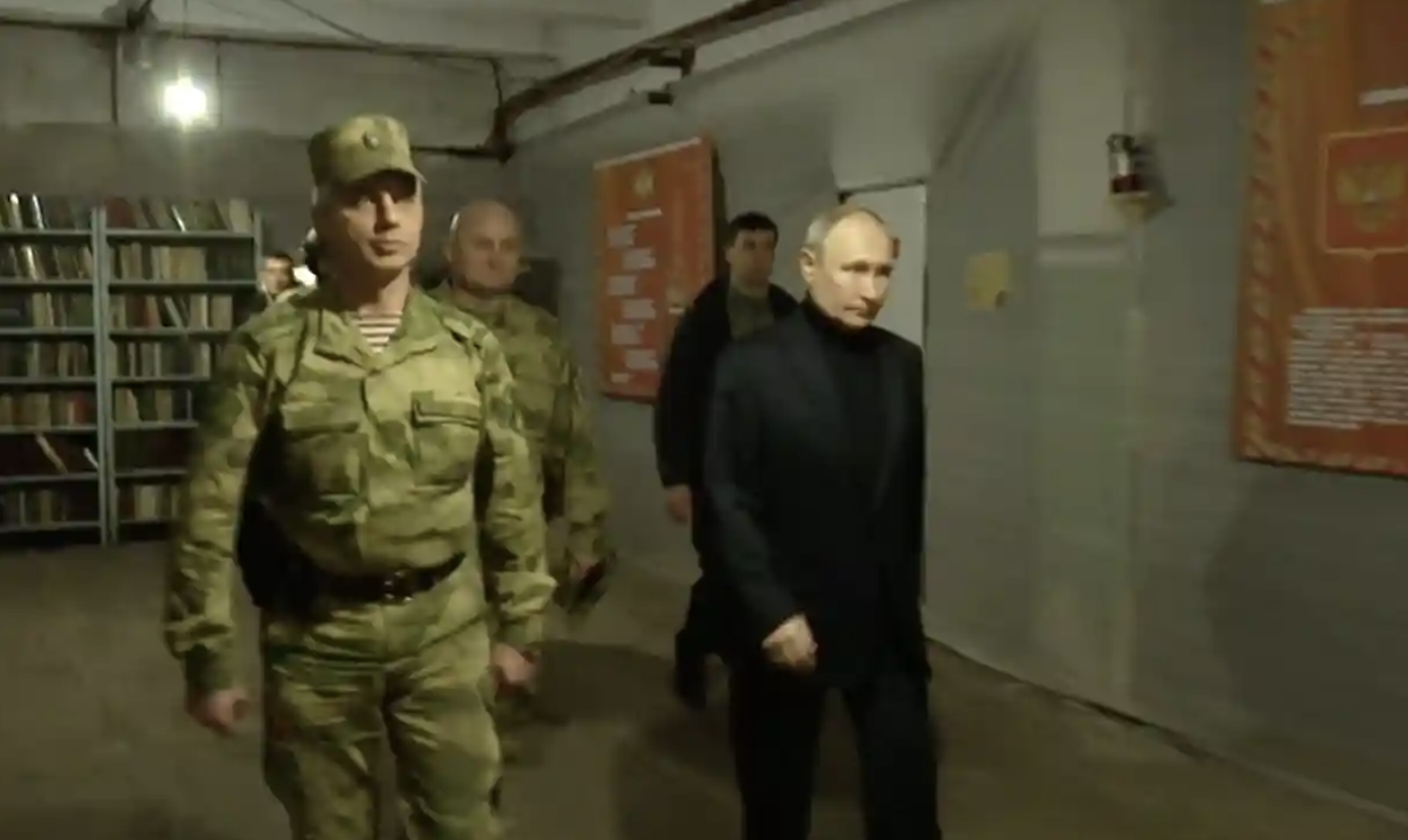 Putin a Kherson visita i comandi militari: la Russia farà di tutto per mantenere i territori ucraini