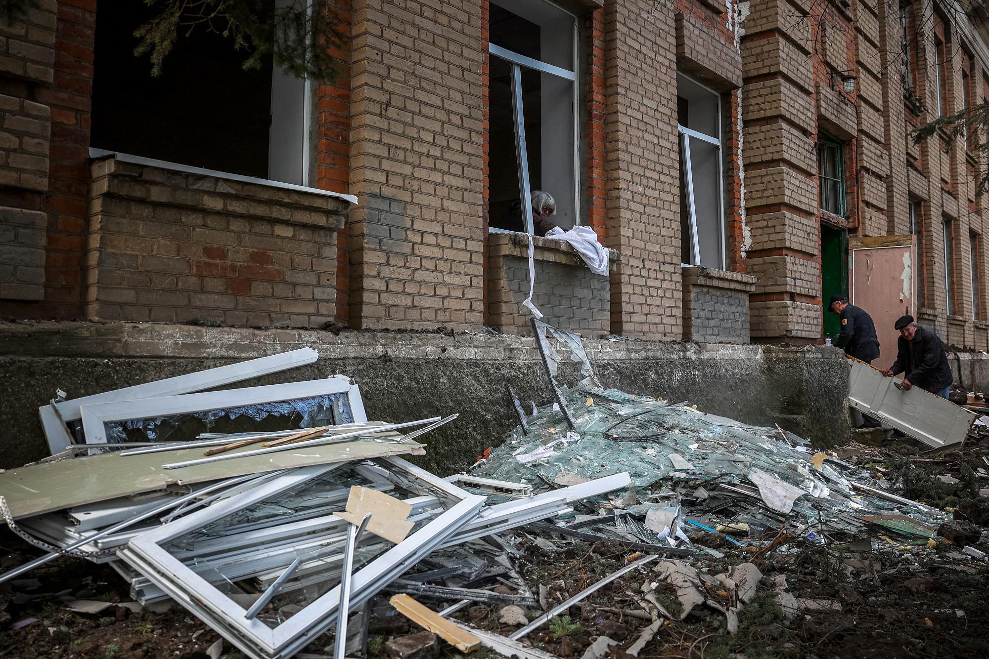 Ucraina, i russi attaccano Kharkiv: colpito il museo di storia di Kupyansk, ci sono feriti