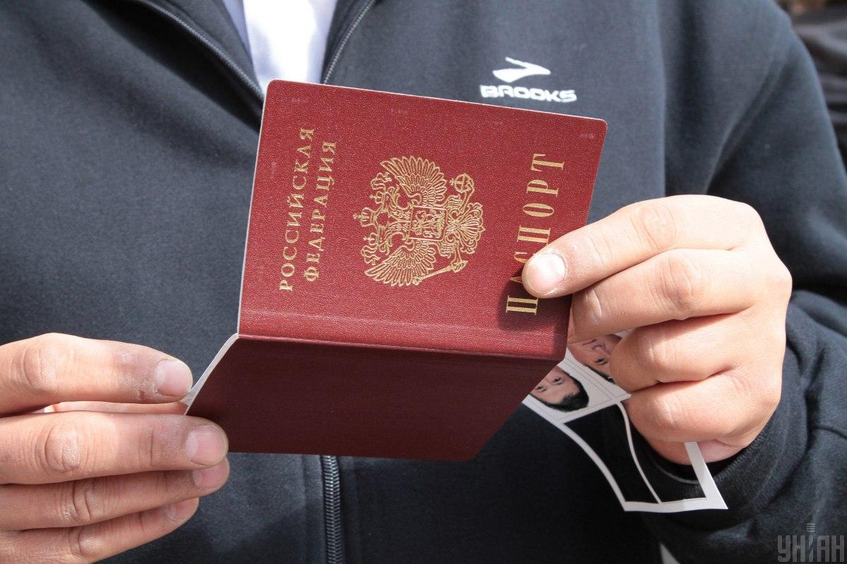 Nuova legge russa: si potrà ritirare (arbitrariamente) il passaporto a chi entra e a chi esce