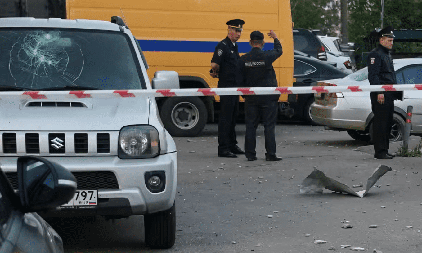 Sciame di droni intorno alla capitale: chiusi i tre maggiori aeroporti di Mosca