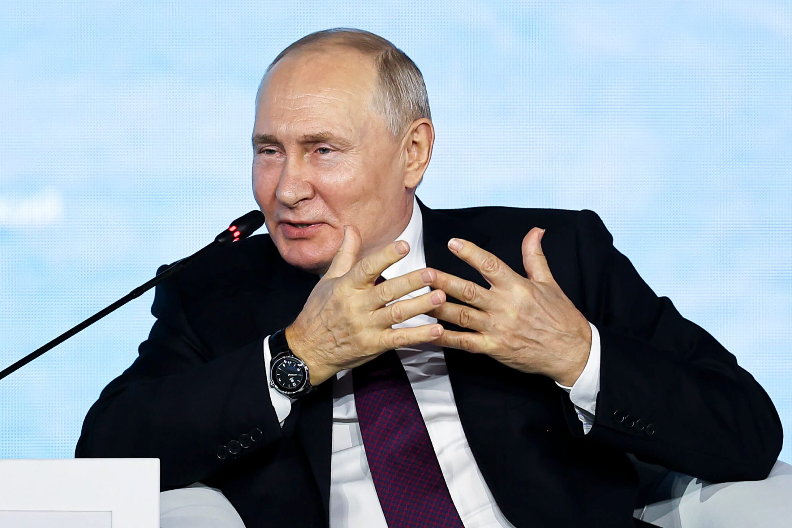 Putin il guerrafondaio: nel 2024 in Russia le spese militari aumenteranno del 68%