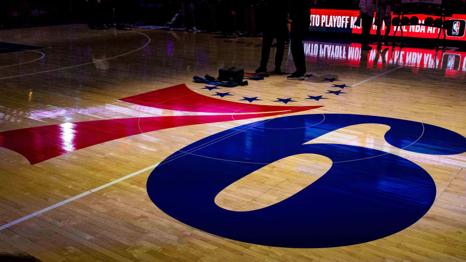 Giornalista sportivo licenziato per aver criticato il post pro-Israele dei  Philadelphia 76ers