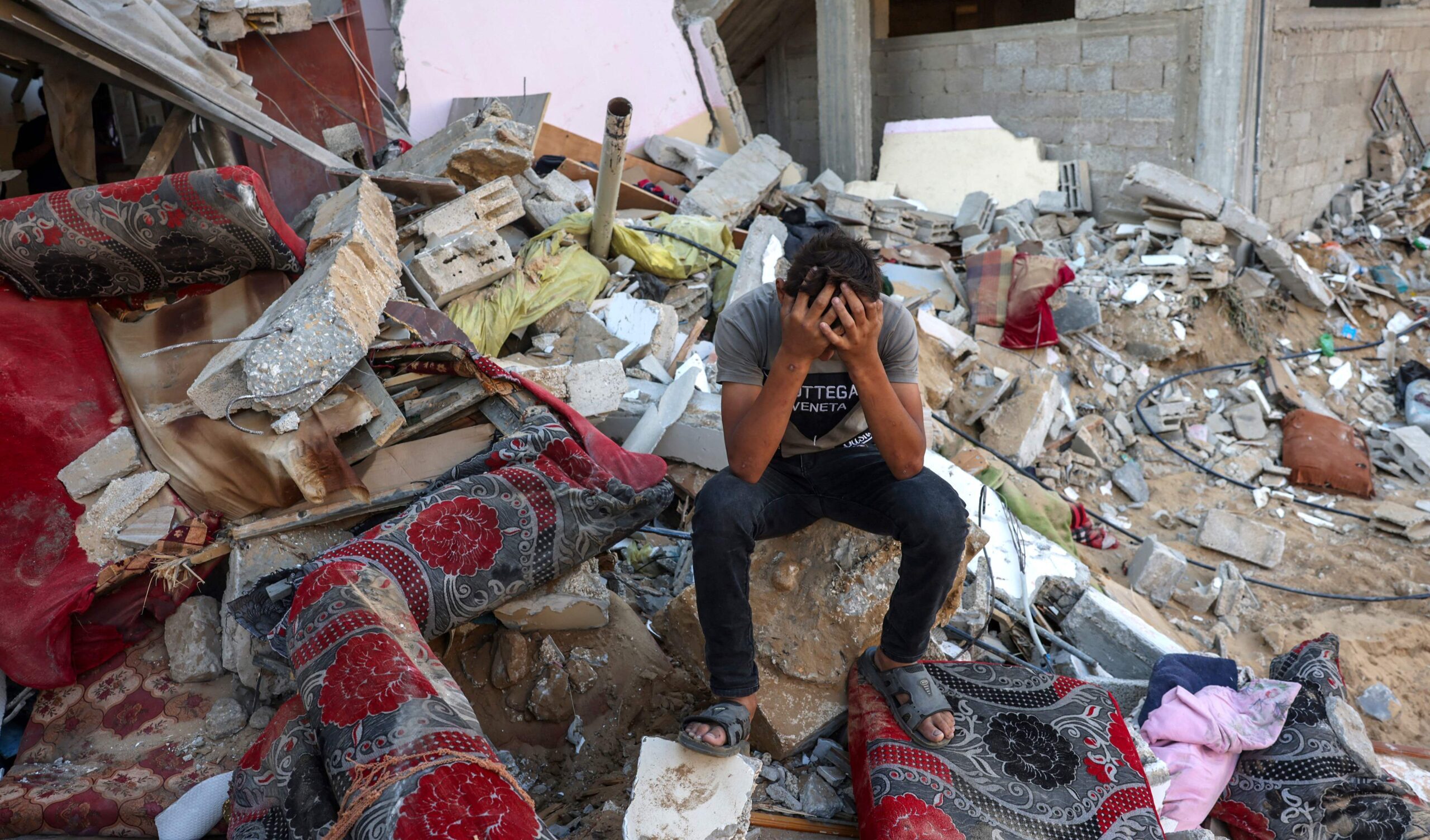 I Patriarchi di Gerusalemme contro Israele per le chiese bombardate a Gaza: "Restiamo qui"