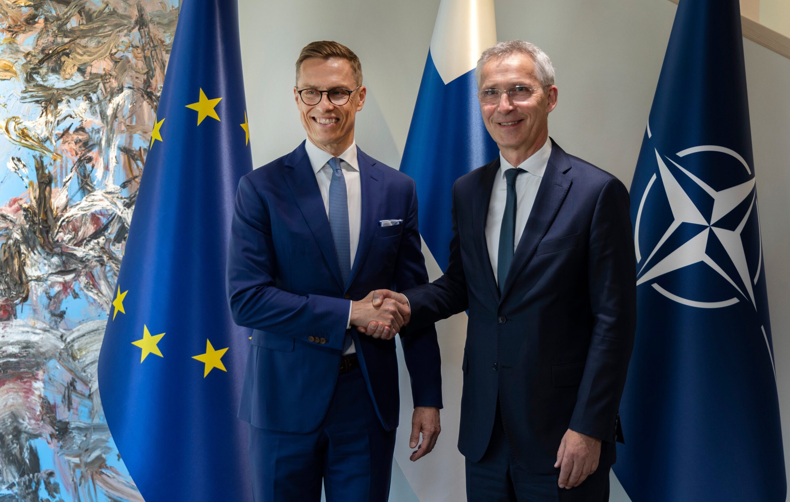 Stoltenberg invita i paesi della Nato a sostenere l'Ucraina senza i ritardi di questi mesi