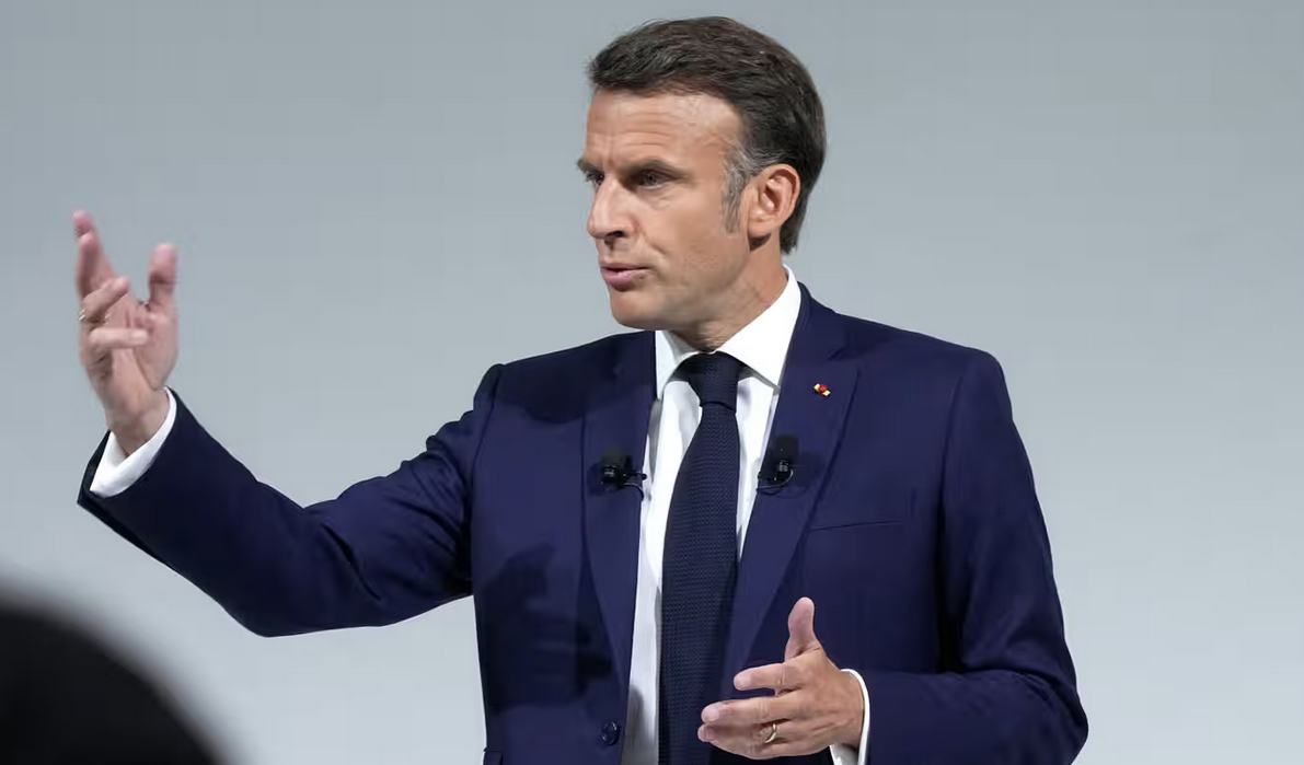 Macron  'chiama' socialisti e verdi e chiede unità contro la 'febbre estremista' di Marine Le Pen