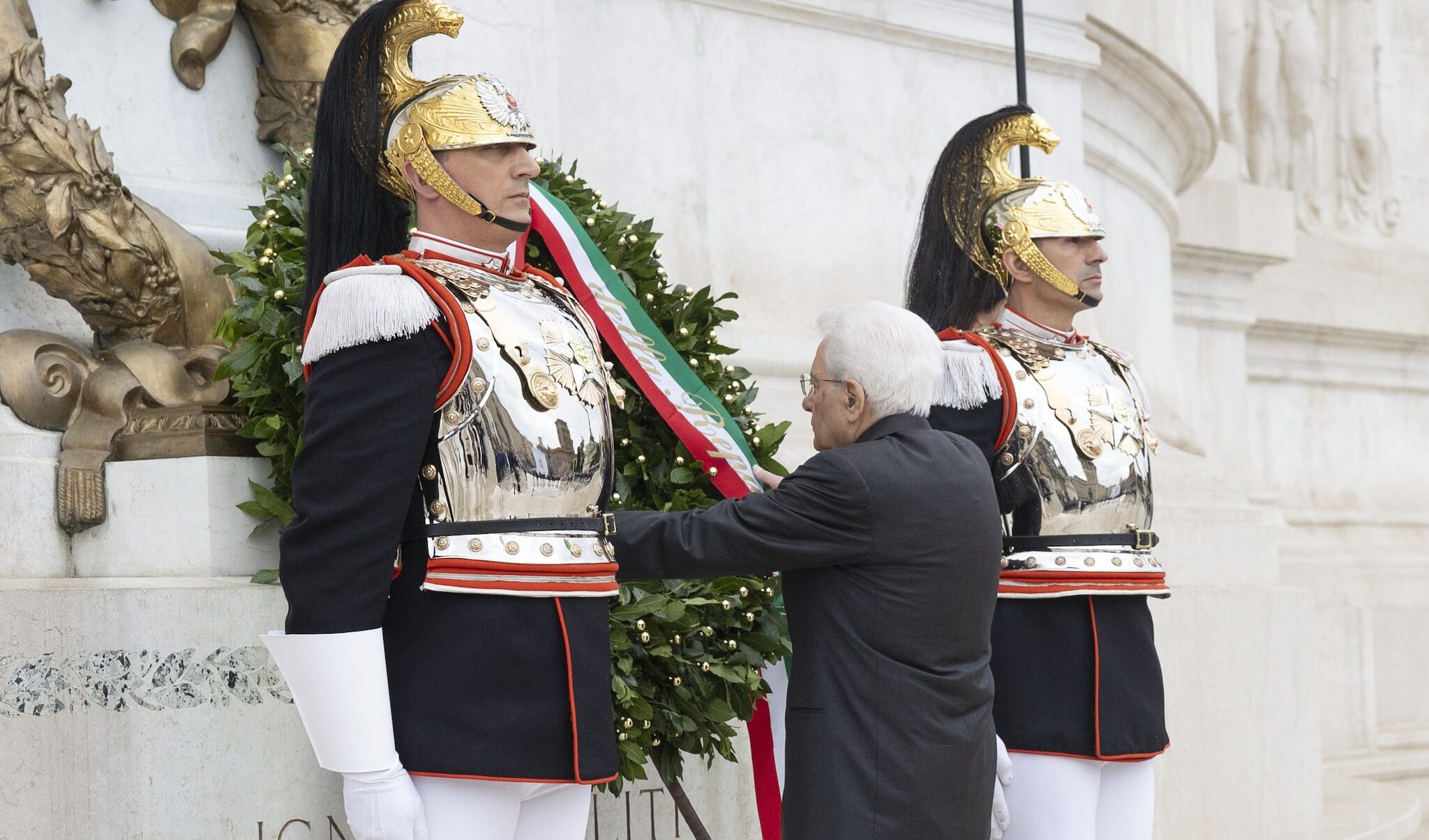 Mattarella celebra la Repubblica ed esalta i valori della Costituzione e della lotta di Liberazione dal nazi-fascismo