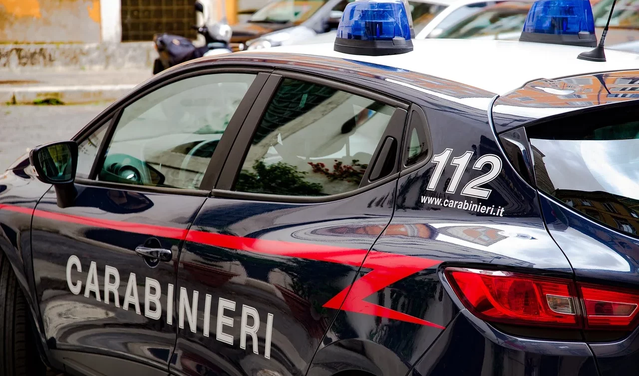 Nasconde per due anni il cadavere della madre nel congelatore per poter incassare la pensione