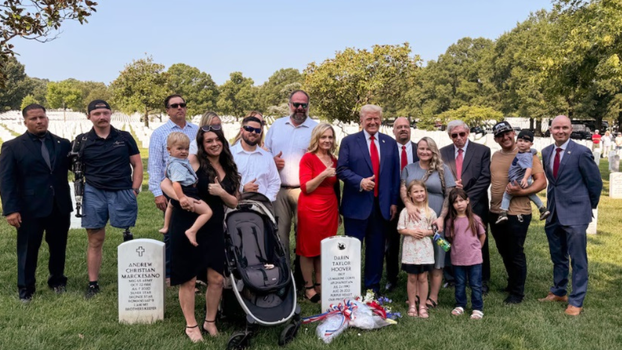 Arlington: l'esercito conferma che Trump ha infranto le regole ed è andato nel cimitero a fare campagna elettorale