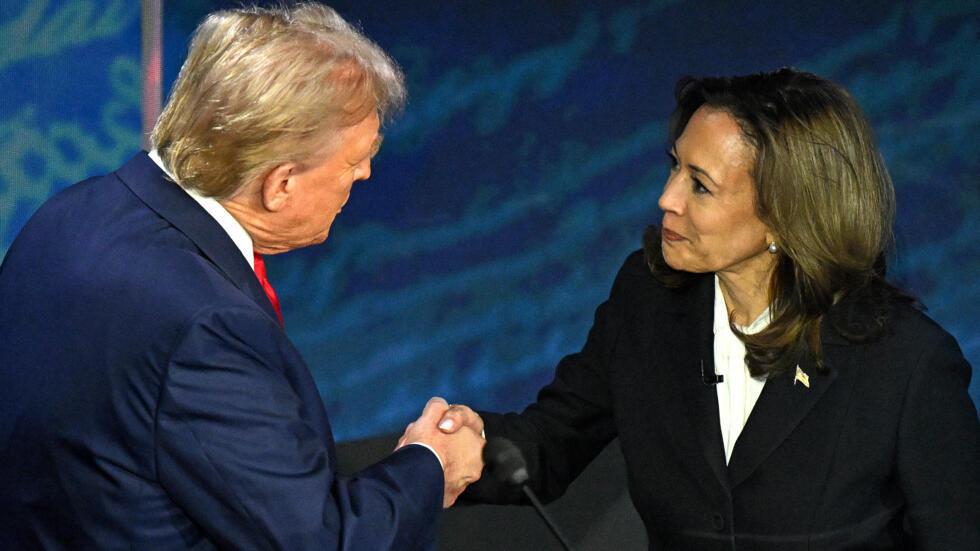 Trump accusa Harris di odiare Israele e lei replica: "Putin ti manda a colazione"