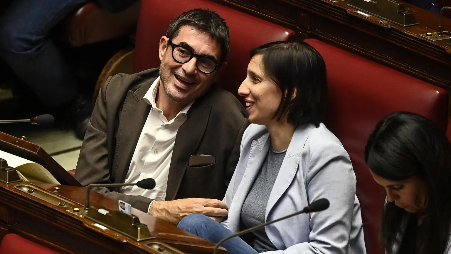 Sondaggi politici: Fdi in testa ma in calo, cresce ancora il Pd