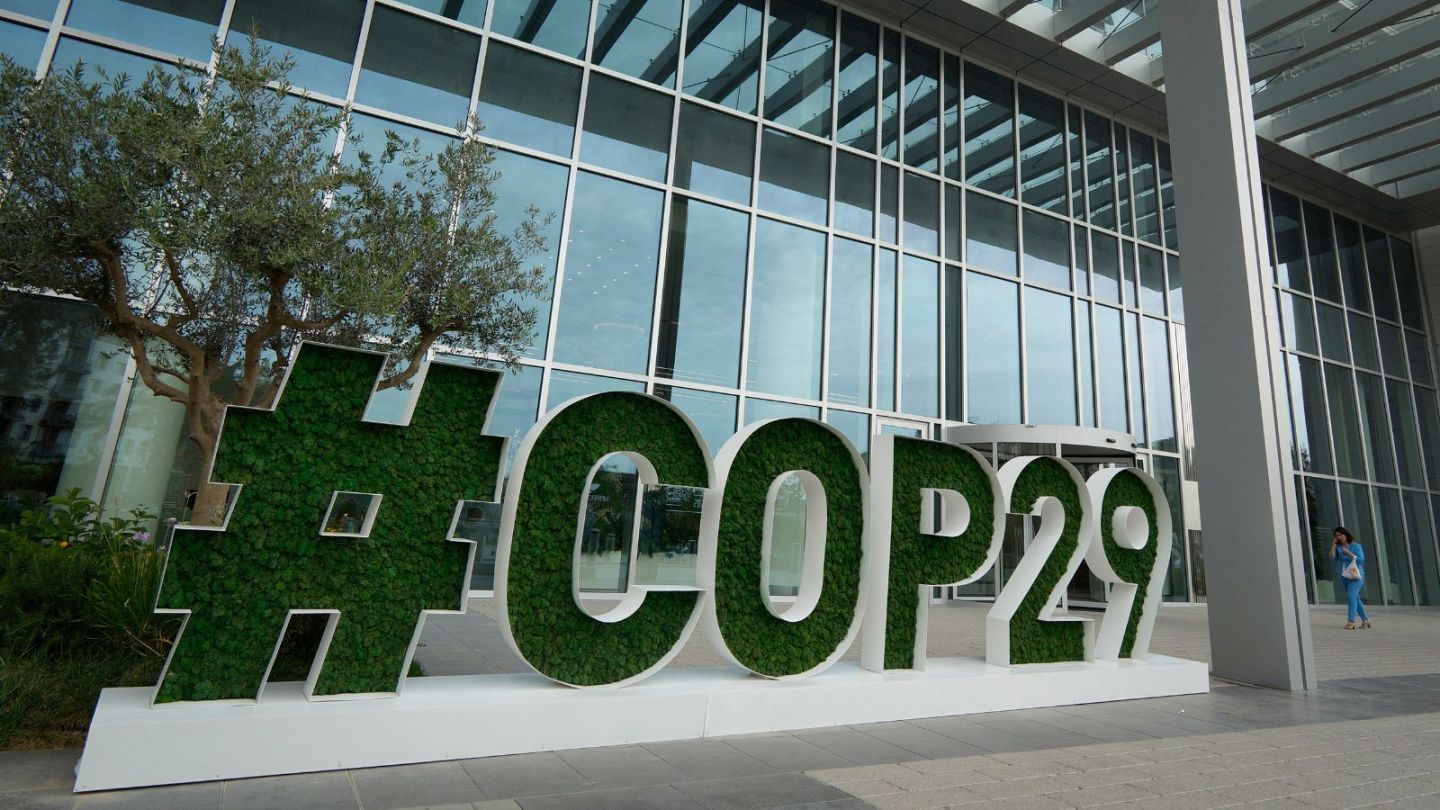 La Cop29 parte male tra egoismi, ingordigia e senza grandi della terra: forse meritiamo l'estinzione