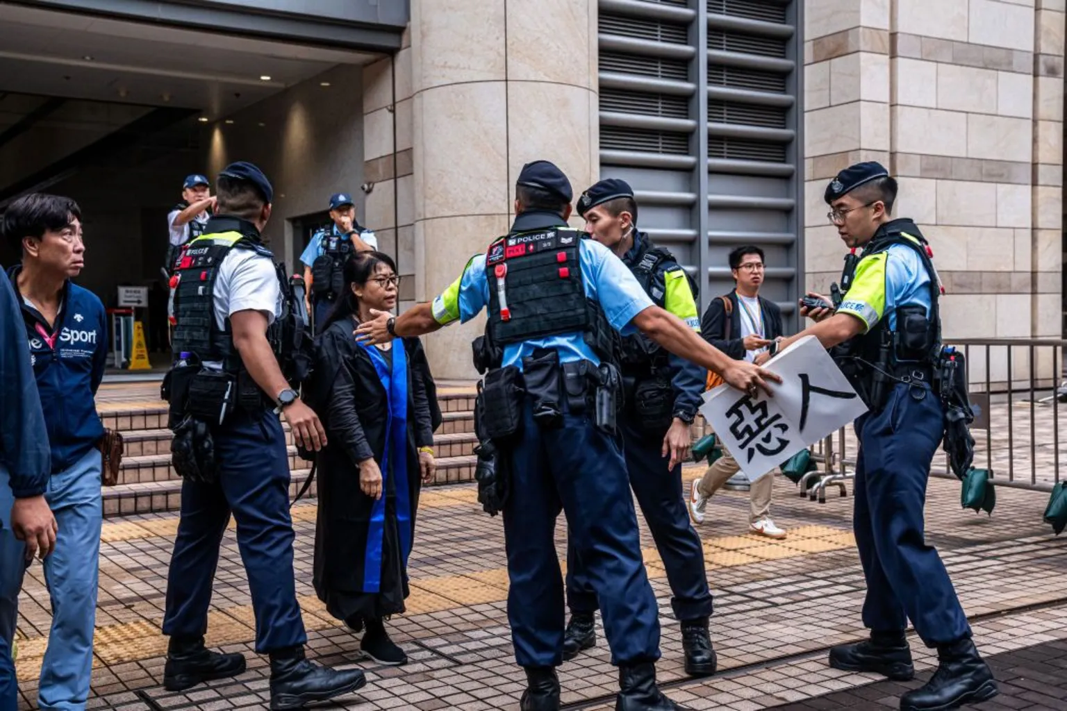 Il tribunale di Hong Kong ha condannato i leader pro-democrazia a pene pesanti per 'sovversione'