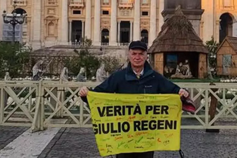 I genitori Giulio Regeni in piazza San Pietro per chiedere verità e giustizia