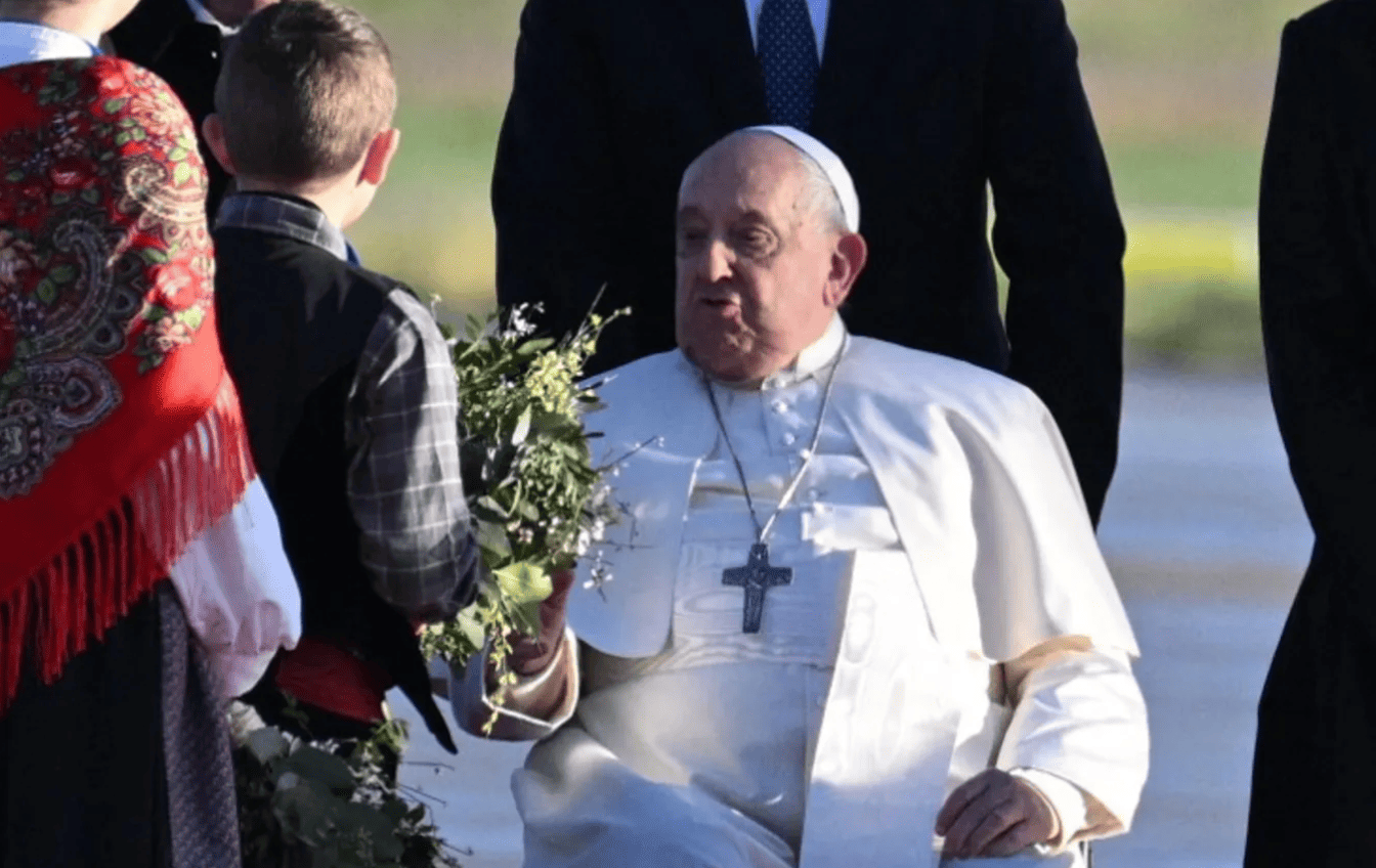 Papa Francesco in Corsica: riflessione sulla religiosità popolare come fede e tradizione nel Mediterraneo