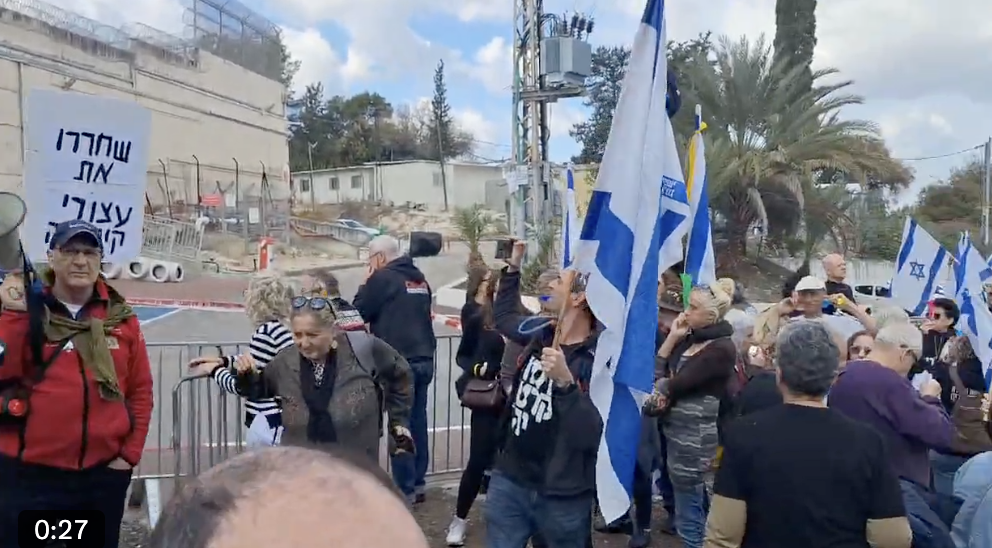 Davanti al carcere di Kishon protesta contro la repressione liberticida di Netanyahu