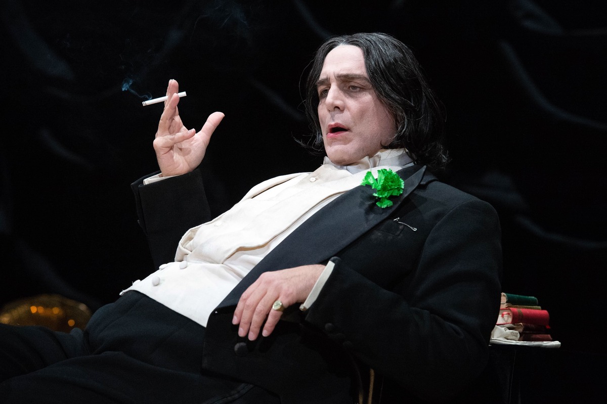 Daniele Pecci è Oscar Wilde tra genio e decadenza