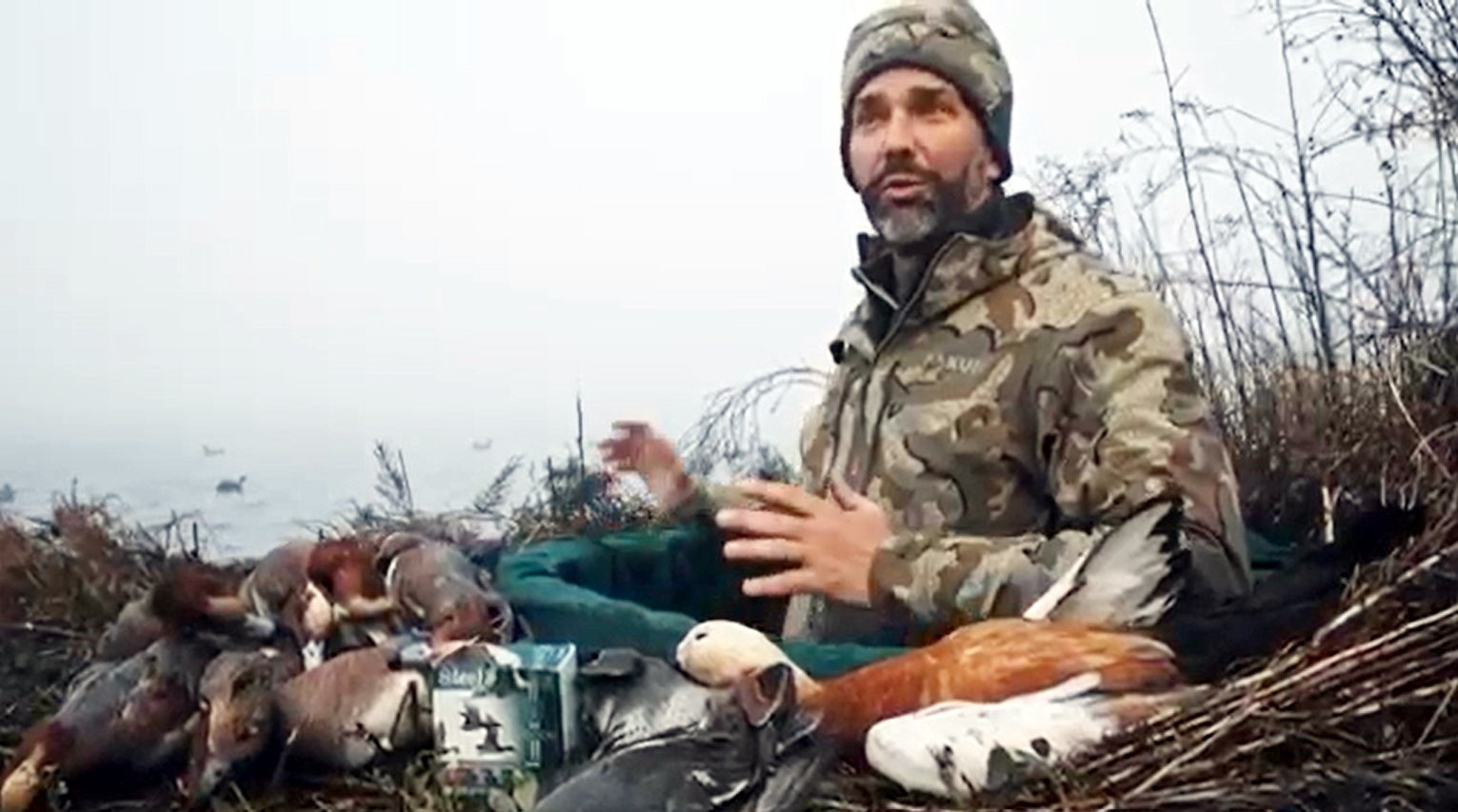 Donald Trump Jr, battuta di caccia illegale nella laguna di Venezia e uccisione di un'anatra protesta: l'accusa