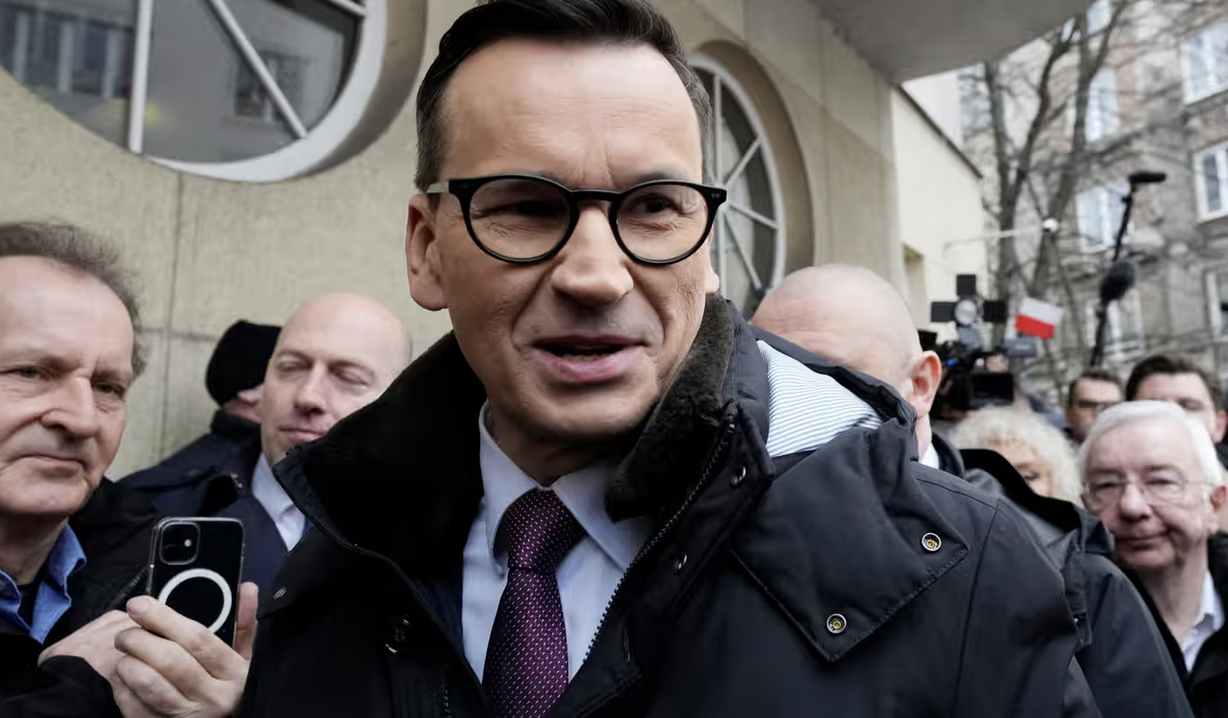 L'ex primo ministro polacco Morawiecki è stato incriminato per cattiva condotta e negligenza