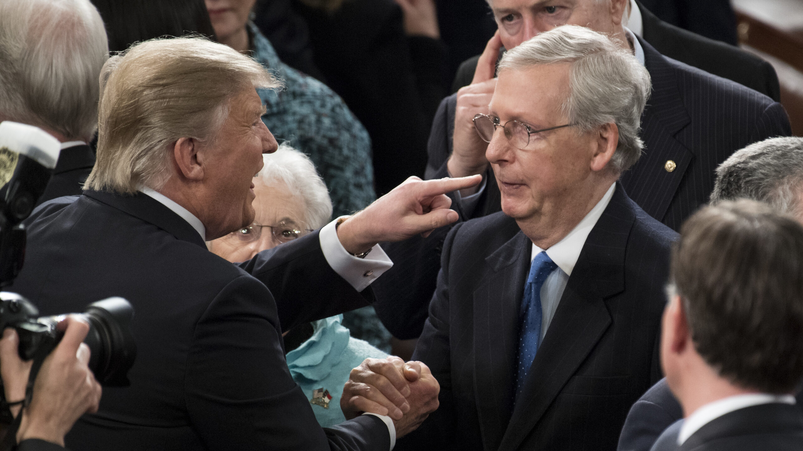 McConnell sfida Trump e vota contro Kennedy jr: "Sono un sopravvissuto alla polio, i vaccini salvano vite"