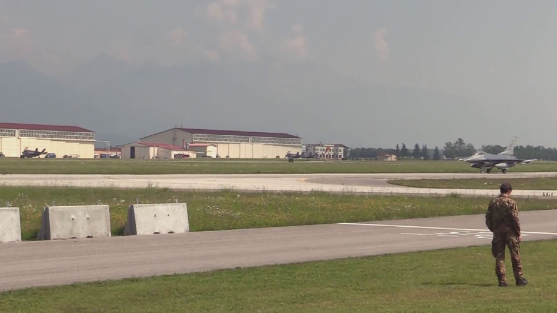 Musk impone blocchi e controlli arbitrari alla base di Aviano: timori per i lavoratori e danni all’economia