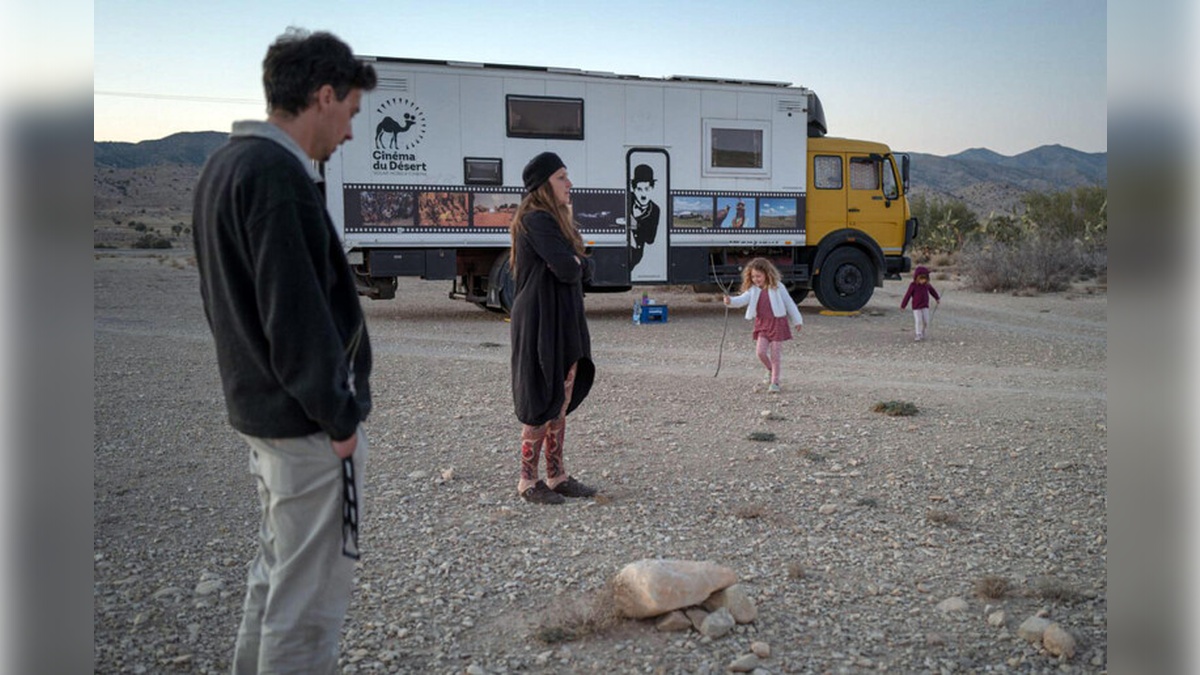 Un cinema itinerante sotto le stelle: la vita di David e Francesca