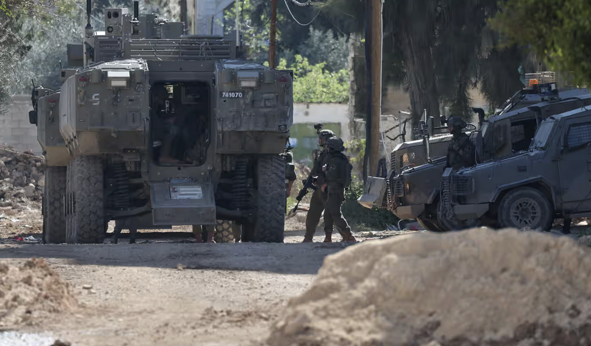 Cisgiordania, a Jenin continua l'assedio israeliano: 27 palestinesi uccisi e distruzioni dall'inizio degli attacchi